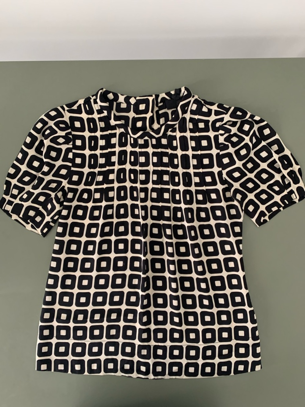 BANANA REPUBLIC Black and Cream Geometric Blouse